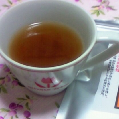 風邪気味で、またお世話に・・＞＜；
生姜パウダーにマヌカ蜂蜜inで、ちょっと色は濁り気味ですが
喉の痛みは楽になりました♫
美味しい潤い紅茶、ありがとです＾＾＊
